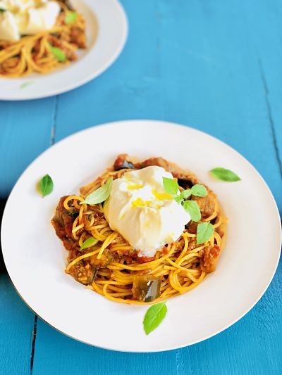 Spaghete cu vinete, roșii și burrata - Una din cele mai bune rețete de spaghetti
