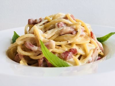 Spaghetti carbonara - Cele mai gustoase spaghete cu smântână și pancetta