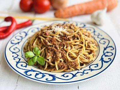 Spaghetti Bolognese cu ragu de vită, ca la mama lor acasă, rețetă originală
