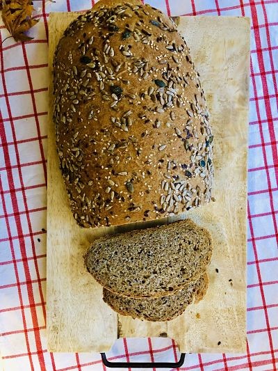 Pâine integrală cu semințe, rețetă simplă și rapidă