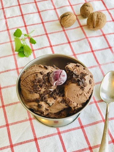 Înghețată simplă si rapidă de ciocolată belgiană