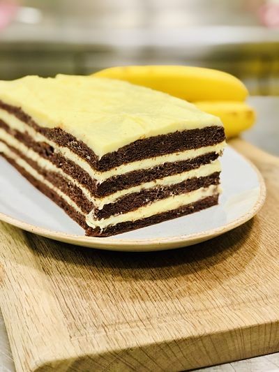 Prăjitură cu ciocolată, banane și cremă de vanilie - Rețetă de post