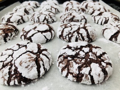 Cei mai buni biscuiți cu cacao, făcuți in casa (chocolate crinkles)