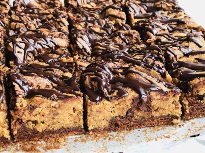 Cel mai bun Brownie cu unt de arahide și ciocolata, crocant in exterior și umed in interior