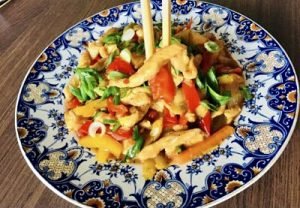 Pui picant cu legume în stil chinezesc