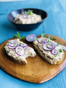 Pate de ton cu fasole, lămâie și oregano