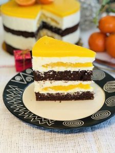 Tort Fanta cu cremă de brânză dulce și blat cu cacao