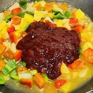 Adăugăm sosul