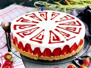 Cheesecake cu lime și căpșuni în stil fraisier