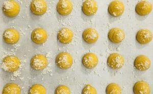 Pufuleți cu brânză - Gougères - Cheese puffs
