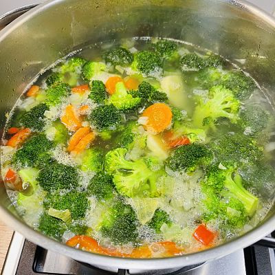 Supă de broccoli cu legume