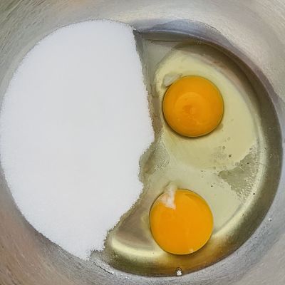 Punem ouăle cu zaharul